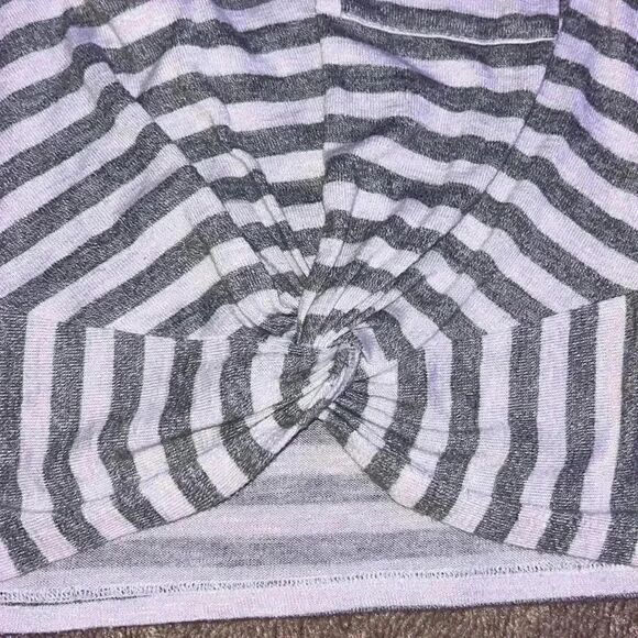 Rue 21 cute shirt, size size small with twist and front and pocket - Picture 4 of 5